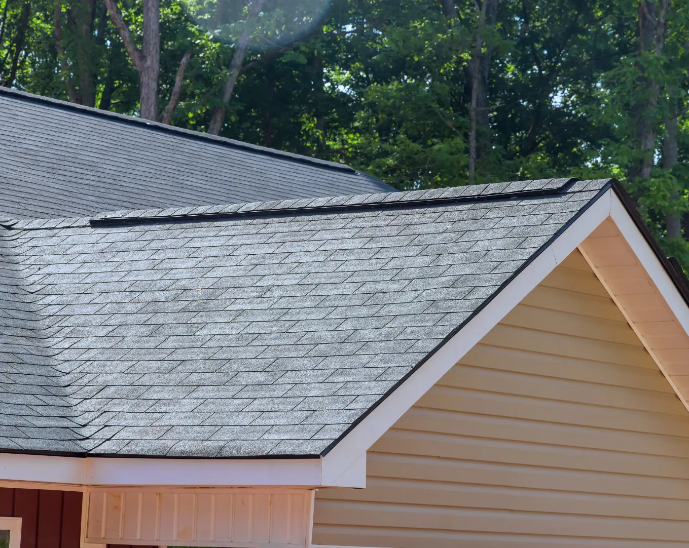 Shingles roof installation and repair in Avon Lake, IA